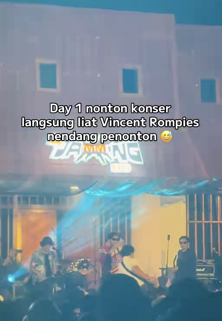 Vincent Rompies tendang penonton